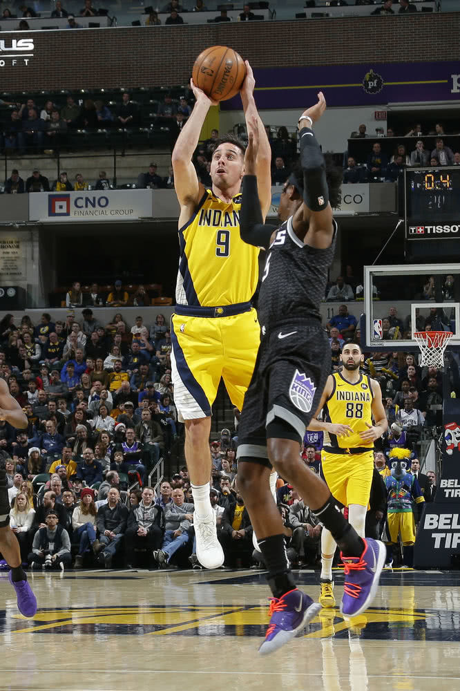 18岁128天，埃斯特旺是2013年来切尔西英超主场首发最年轻球员