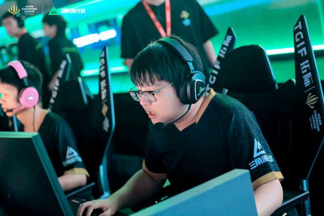 英格兰足总杯：诺丁汉森林第四轮比赛战胜英甲球队埃克塞特城.