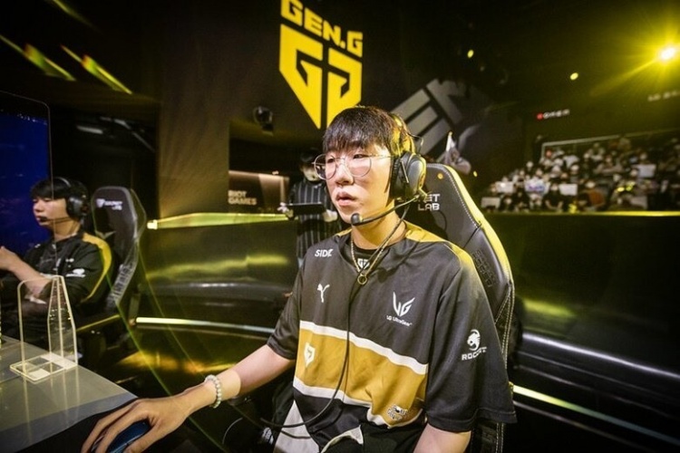 他的未来充 他的未来充